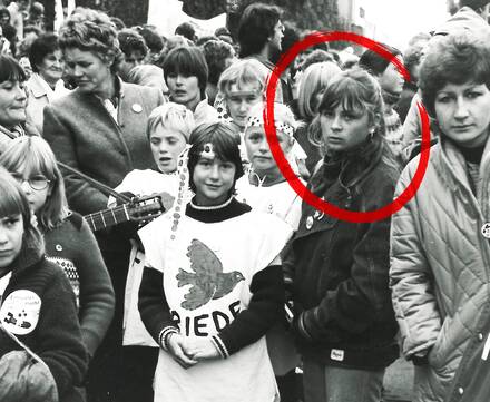 Claudia_Friedensdemo_Wien_1983_bearbeitet.jpg