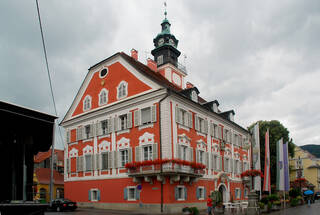 Deutschlandsberg-Rathaus-Foto-Josef-Moser-CC-BY-SA-3.0-via-Wikimedia-Commons.jpg